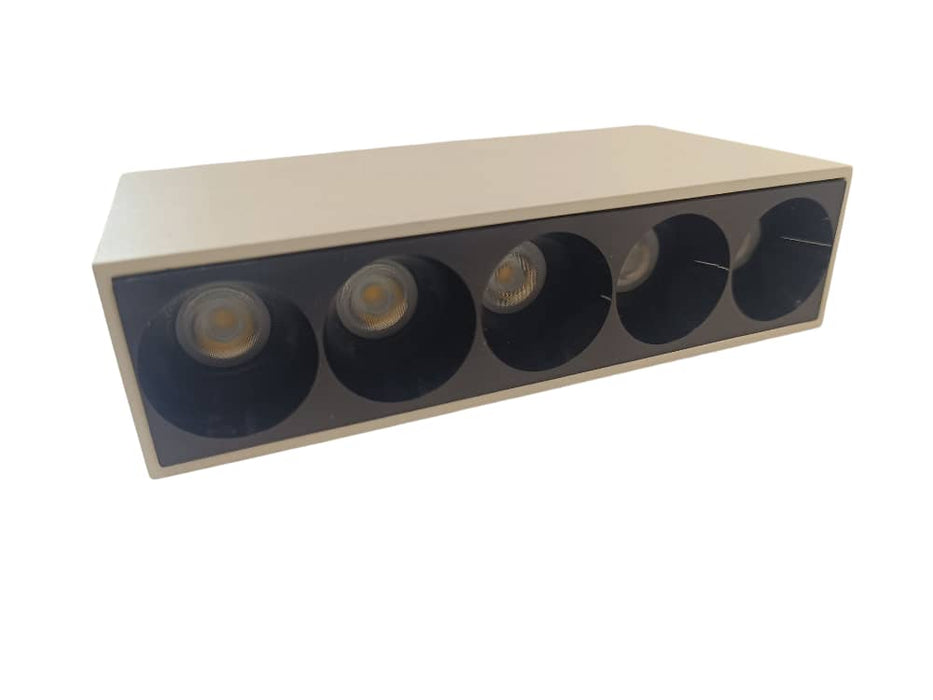 LUM-907B APLIQUE INTEGRADO | SUPERFICIAL / 136x35x70MM | CCT: 3.000K | COLOR: BLANCO- CARA INTERNA NEGRO | 10W